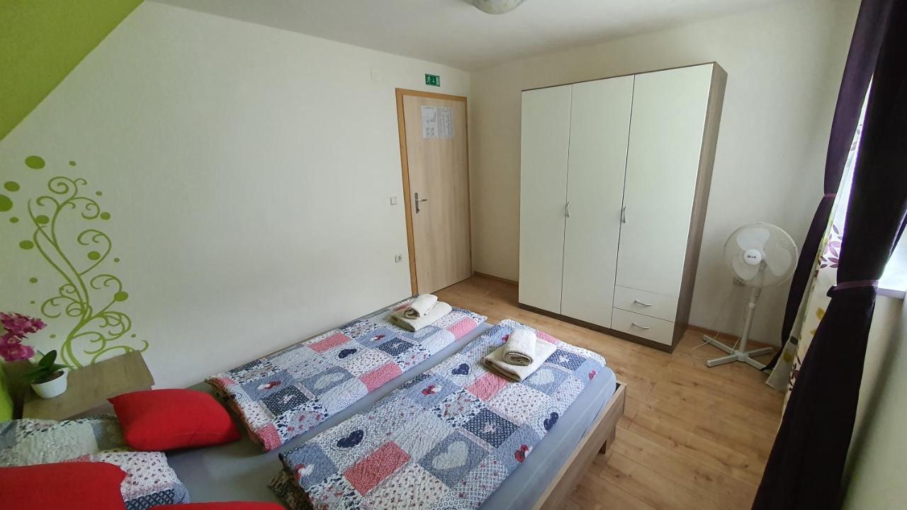 Apartment Tijana Nomenj Exteriör bild